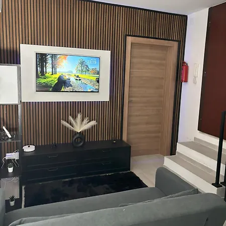 Star House Апартаменти